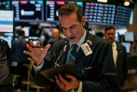 Giới đầu tư ồ ạt mua cổ phiếu Intel